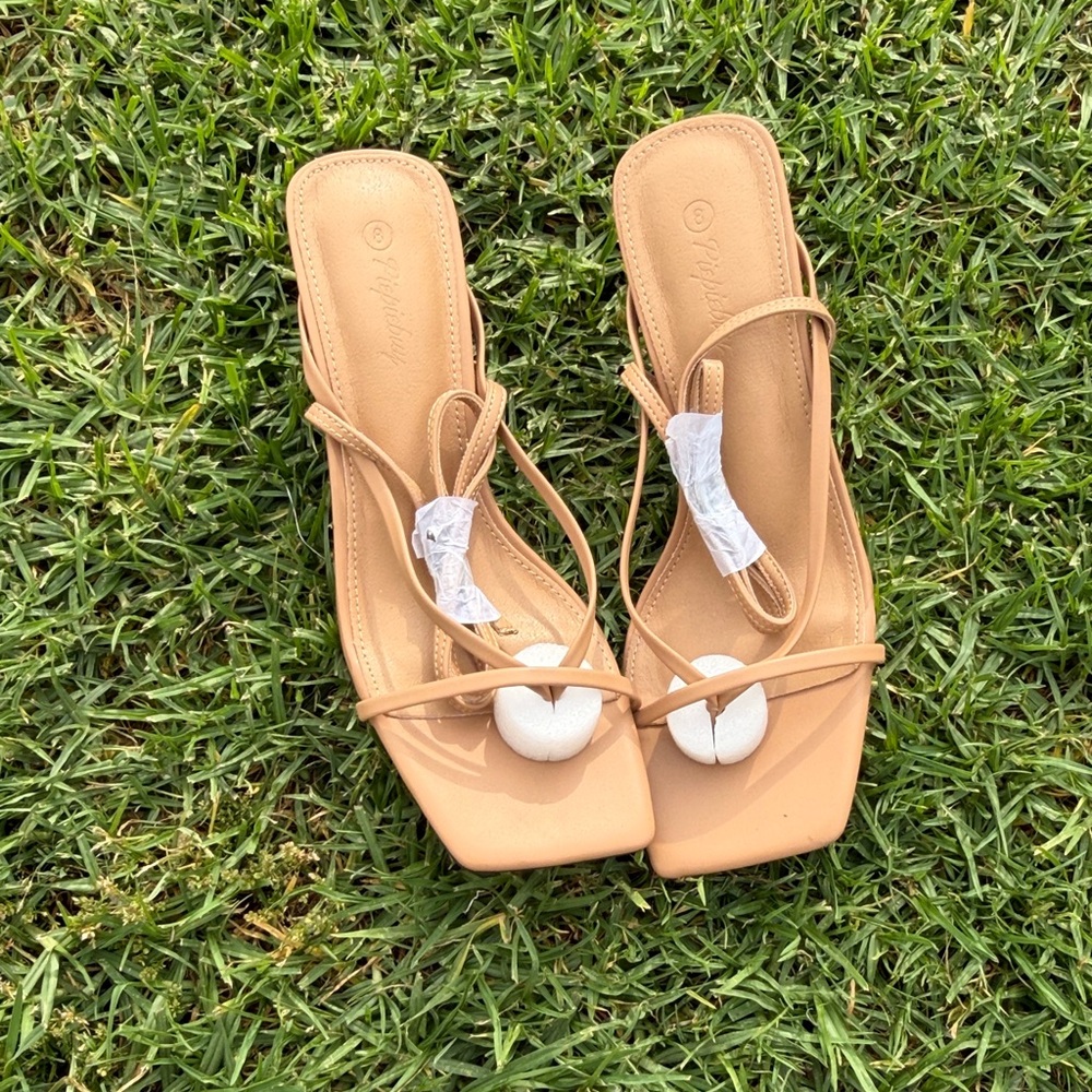 Women’s Tan Strappy Slide Sandal kitten heel